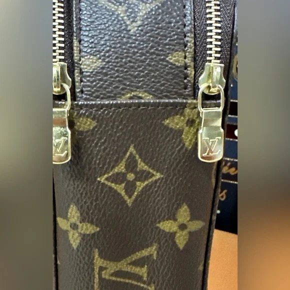 Vintage Louis Vuitton Monogram Toiletry / Make up Bag - Rare - Picture 12 of 16